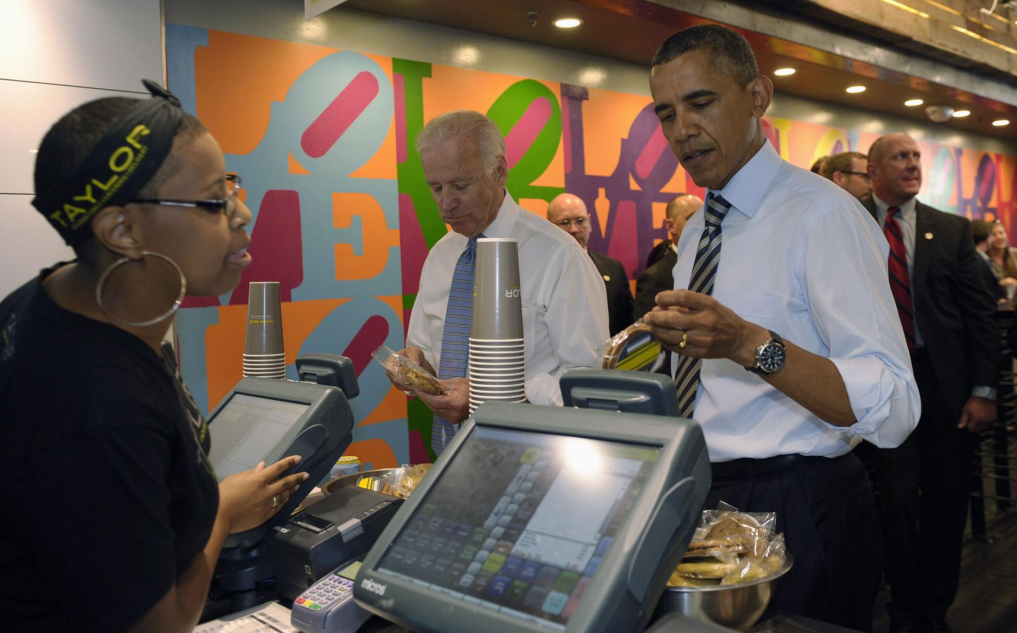 Obama kiugrott egy szendvicsért - fotó