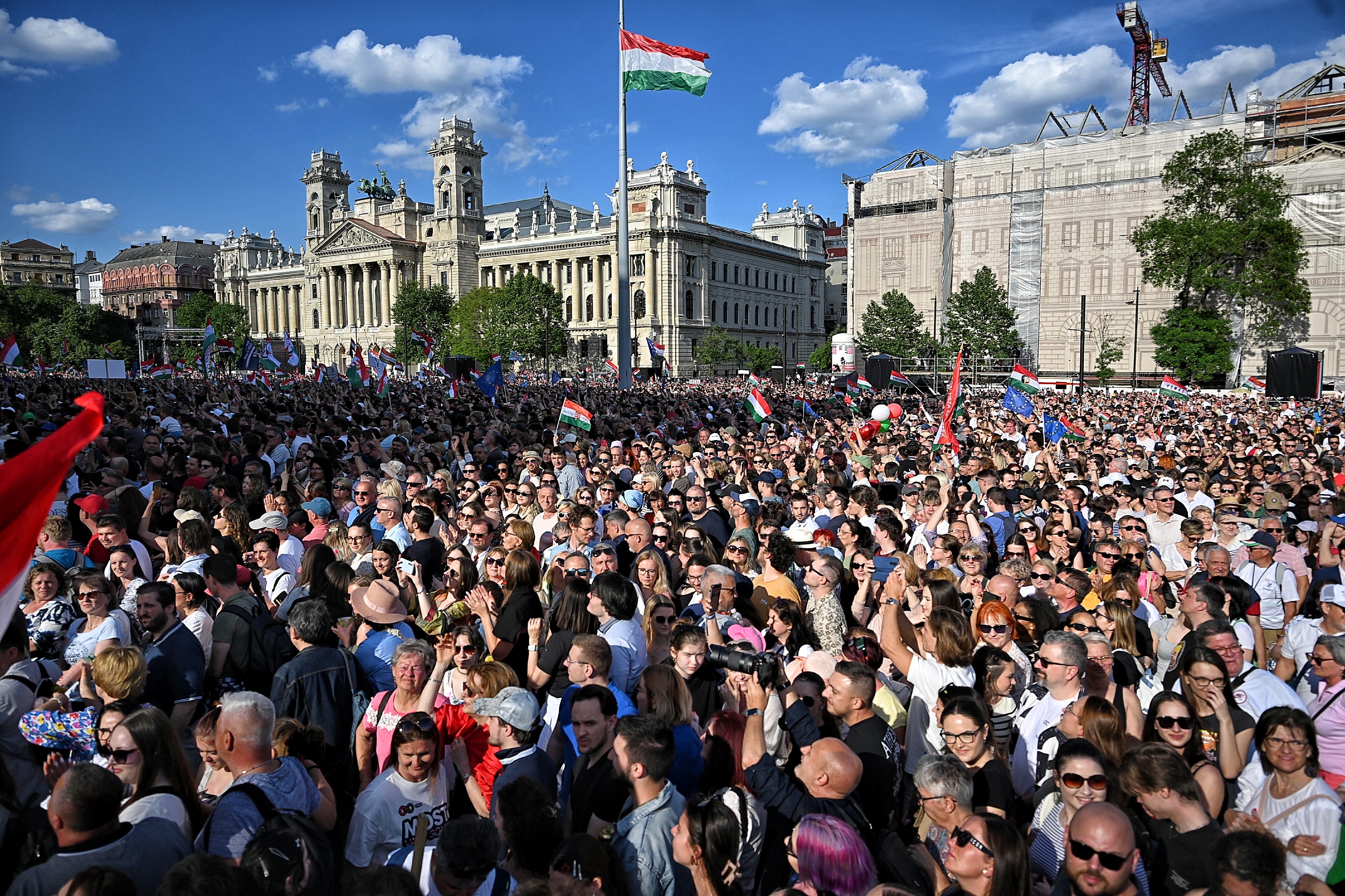Tóta W. Árpád: Szép vagy, liberális Magyarország!