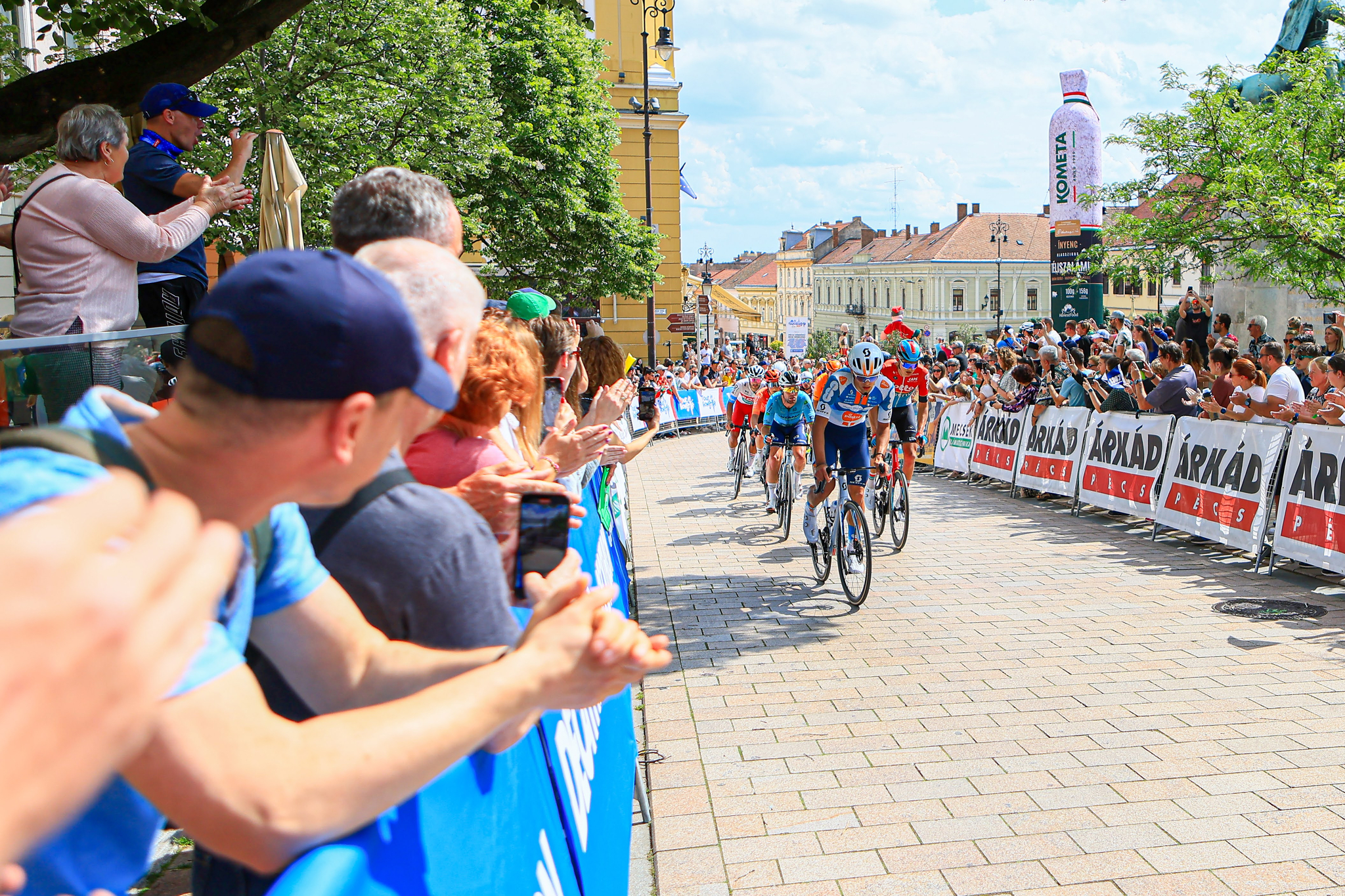 Szurkoló rohamosztagosok, brutális emelkedők és Karácsony Gergely – mutatjuk a Tour de Hongrie legjobb pillanatait