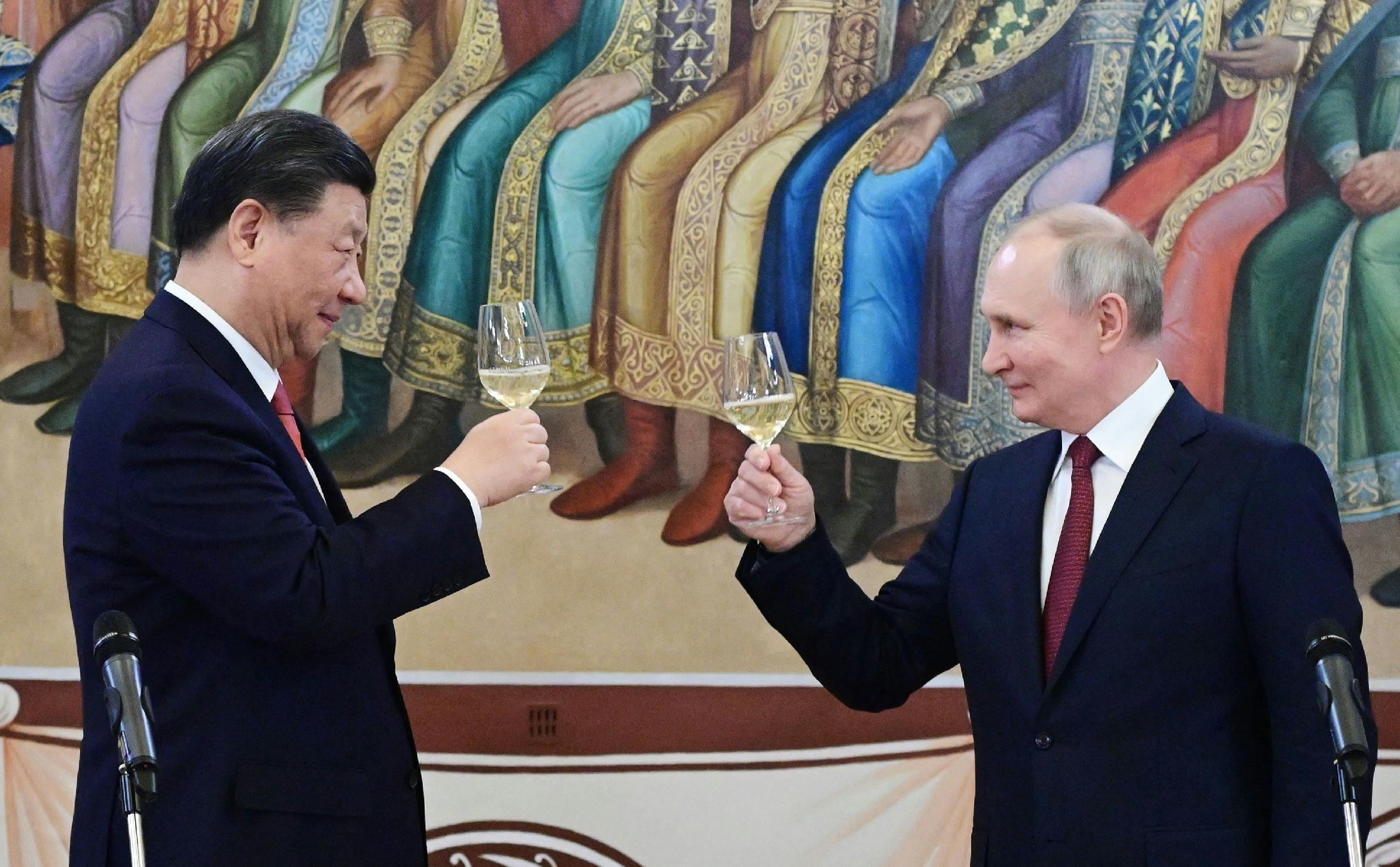 Economist: Moszkvában és Pekingben már koccintanak, miután Trumpék kirúgták a CIA egyik legfontosabb Oroszország-szakértőjét