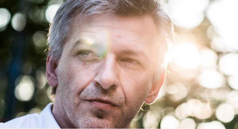 „Az csinál színházat, aki szorong”  - Interjú Alföldi Róberttel