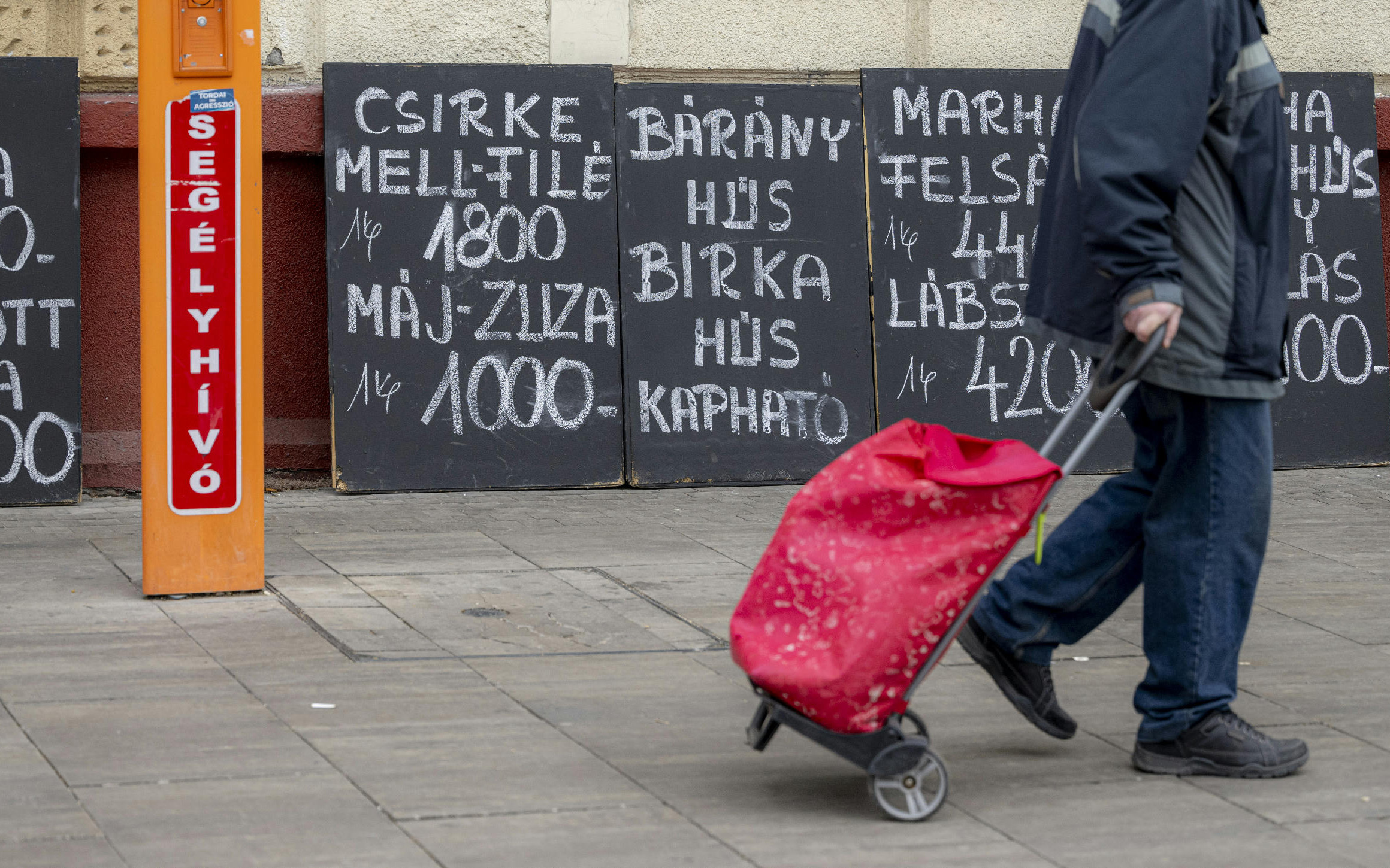Nyugdíjguru: Eseti juttatásokkal már nem lehet a nyugdíjasok helyzetét érdemben segíteni