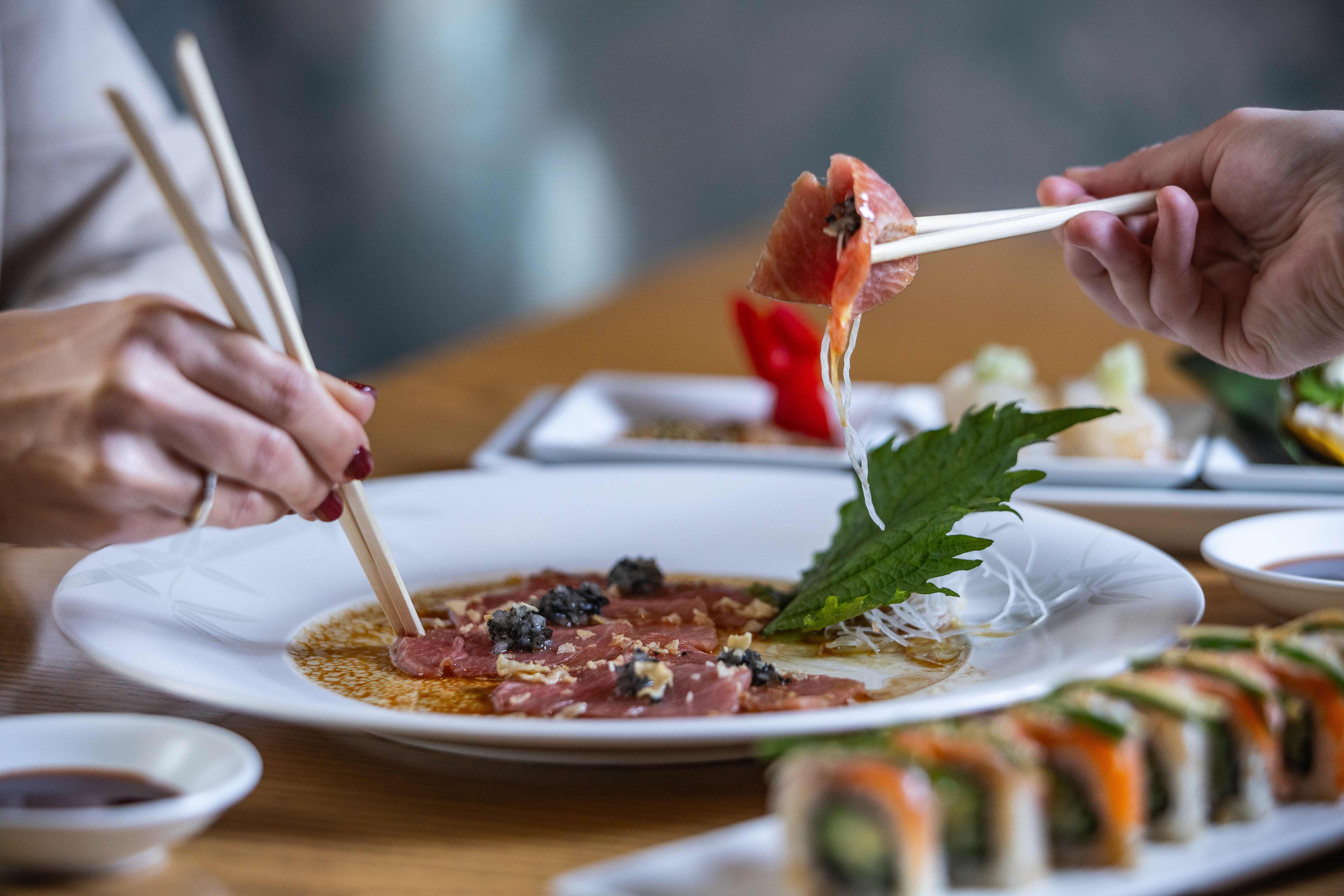 Így kell mesterien feldarabolni egy többmilliós halat – a Nobuban jártunk