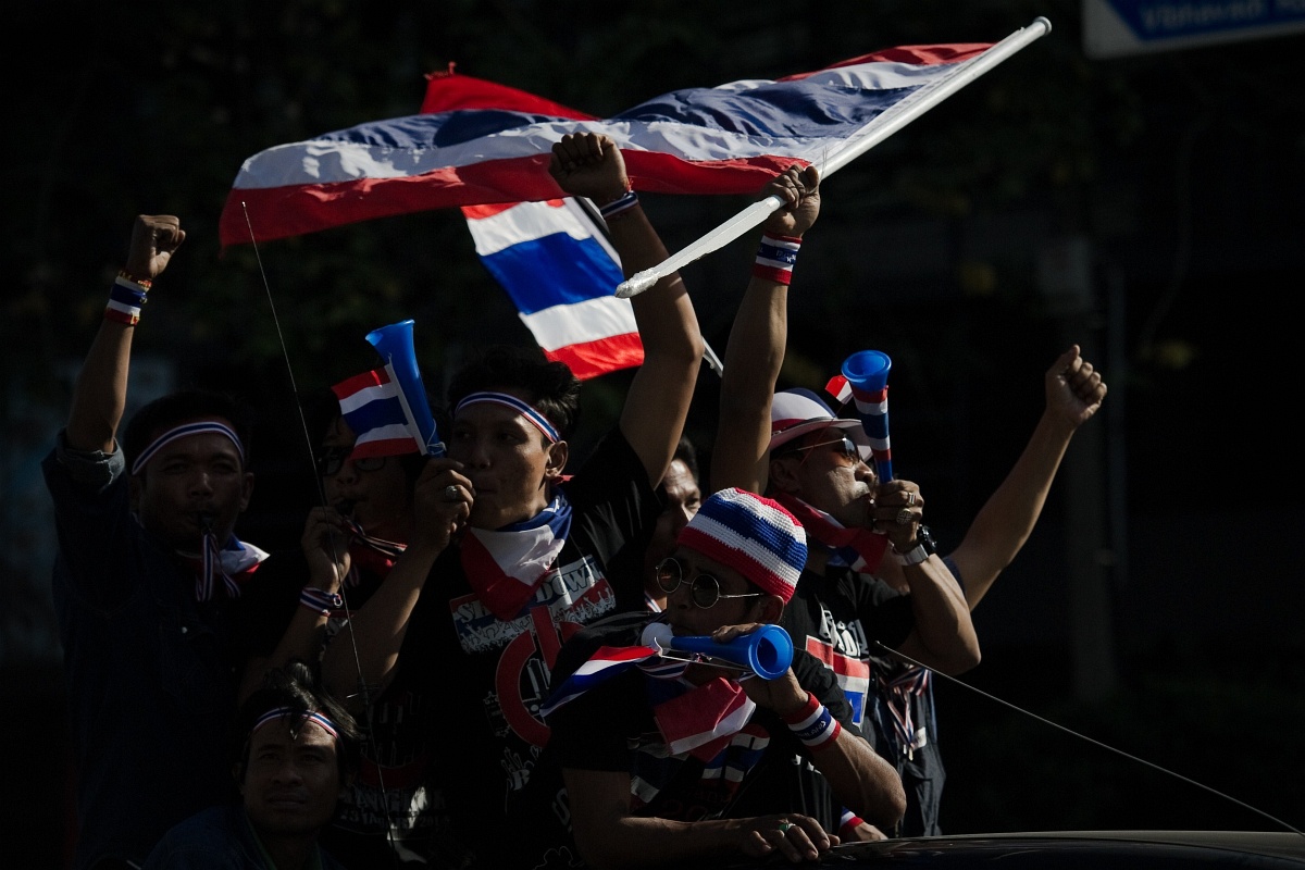 Fotó: megbénult Bangkok az ellenzéki tüntetők tömegétől