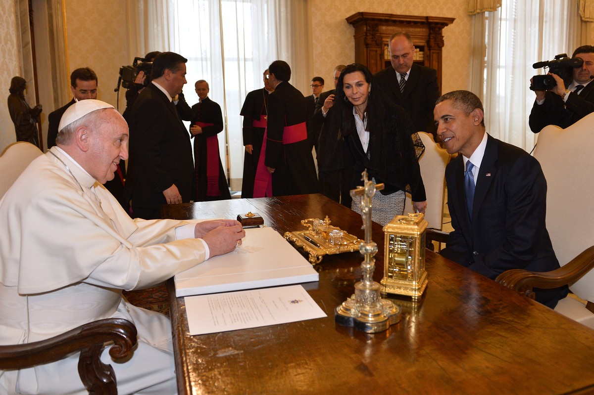 Fotó: asztalhoz ült Ferenc pápa és Obama