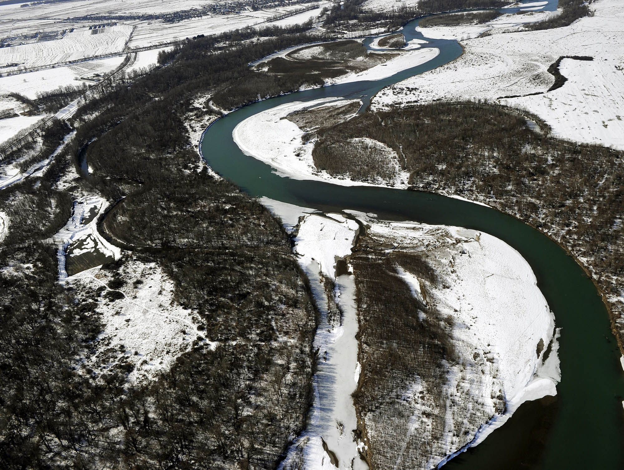 Látványos légi felvételek a Tisza hólepte vízgyűjtőiről - Nagyítás-fotógaléria