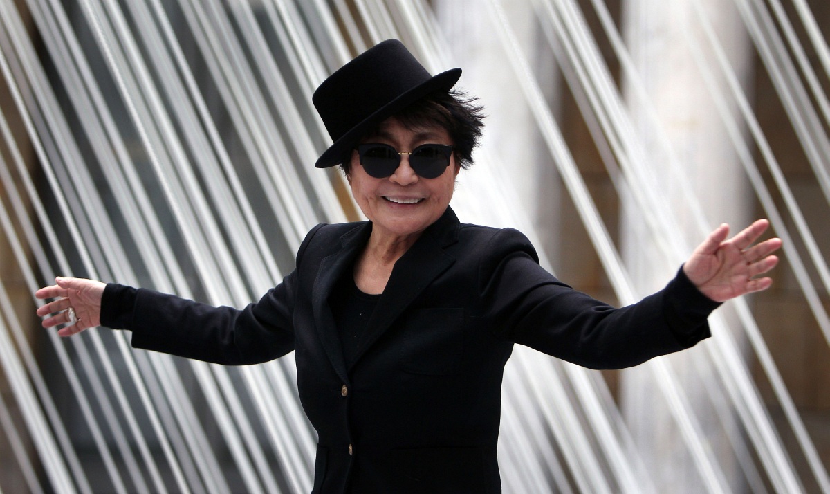 Galéria: Yoko Ono 80 évesen vázát tör és új életet kezd!