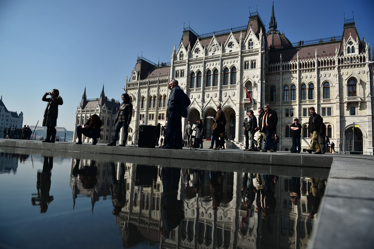 Íme, a megújult Kossuth tér – Nagyítás-fotógaléria