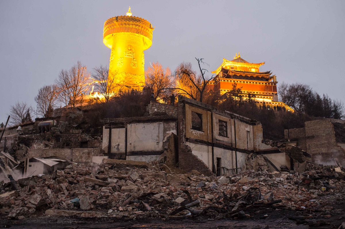 Fotók: hatalmas tűz pusztított egy ősi tibeti városban