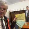 „Lónak a f*szát” – írta Hadházy Ákos az alkotmánybíróválasztás szavazólapjára