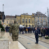 Kidobta a momentumos képviselő az orosz konzul március 15-ei koszorúját, a városvezetés szerint ezzel szégyent hozott Debrecenre és az országra