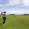 Beleálltak a golfba