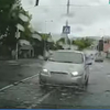 Felugratott a járdaszigetre, majd nekivágott szemből a forgalomnak egy autós – videó