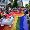 Budapesten a Kincsem parkba száműznék, Bukarestben 30 ezren az utcán ünnepelték a Pride-ot