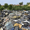 Hulladékhegy nőtt ki egy hevesi kertben illegális autóbontásból