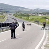 Szalagkorlátnak csapódott és meghalt egy motoros a 21-es főúton