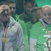 Olyan hevesen ünnepelte a bajnoki címet a Fradi edzője, hogy fejbe verte magát a serleggel – videó