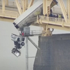 Fedélzeti kamerás videón a baleset, ami után harminc méter magas hídról lógott le egy kamion