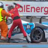 Elborult a pilóta agya: nekiesett ellenfelének az egyik versenyző a Le Mans-i hétvégén