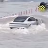 Már nemcsak Teslákkal, de elektromos Porschékkal is próbálkoznak víz alatt közlekedni – videó