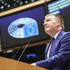 „Arra várunk, hogy ellenzéki politikusok essenek ki az ablakon?” – az EP-ben vitáztak az „átláthatósági” törvényről