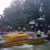 Turistákra dőlt egy fa Velencében