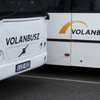 A tűző napon, árnyék és mosdó nélkül várakozhat a Lázár János által berendelt buszsofőrök egy része