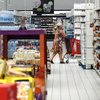 Két kormányzati sarc között nem jutott lélegzethez az Aldi és a Spar, egyre nagyobbakat hasalnak