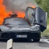 Porrág égett egy F1-motoros utcai hiperautó – videó