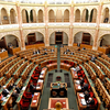 A nyugdíj és az örökbefogadás szabályaihoz is hozzányúl a kormány egy salátatörvényben