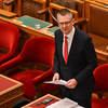 Elfogadta a parlament a tb-kiskönyv megszüntetésére vonatkozó javaslatot