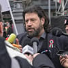 Puzsér Róbert az átláthatósági törvény megszavazásának elhalasztása ellenére is megtartja tüntetését a Kossuth téren
