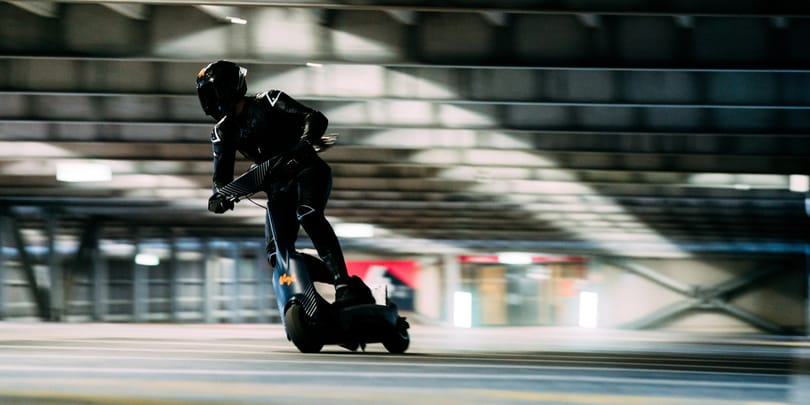 100 km/h feletti tempóval száguldnak majd az elektromos versenyroller-bajnokságban