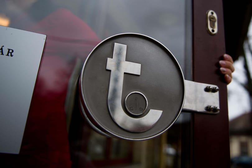 Csavaros történet: rendőrfőnökből lett krimiíró a Takarékbanknál