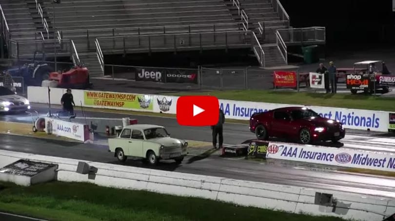Itt az év gyorsulási versenye: Trabant a Mustang ellen – videó