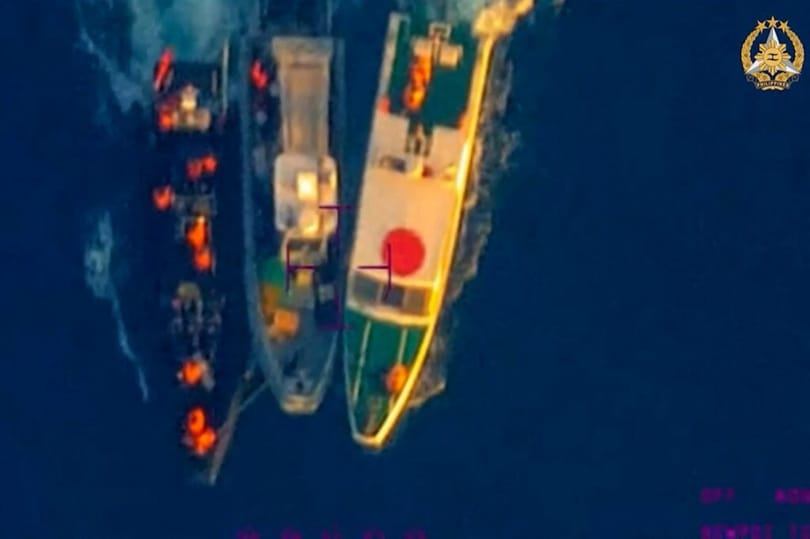 Videó: karddal és ököllel estek egymásnak a kínai és a Fülöp-szigeteki katonák