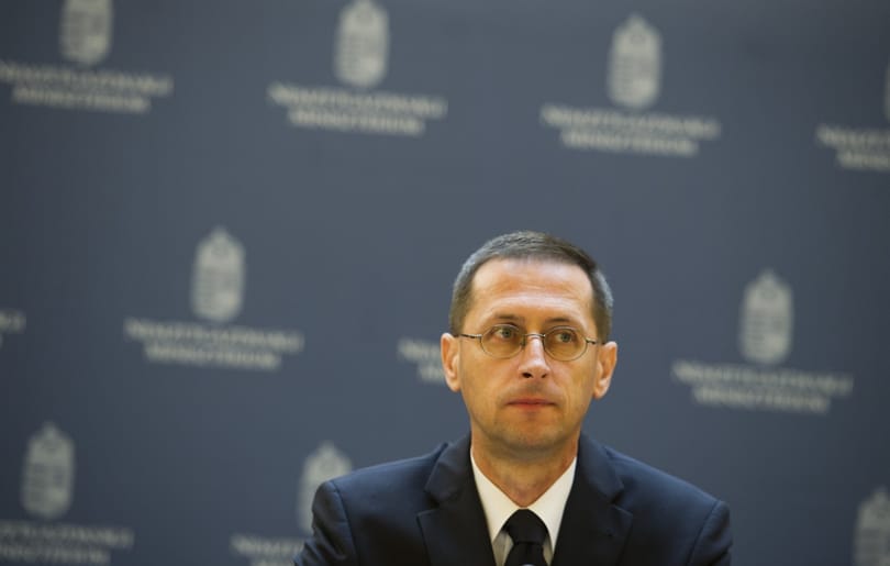 Varga: Az állam marad a Richterben és a Molban