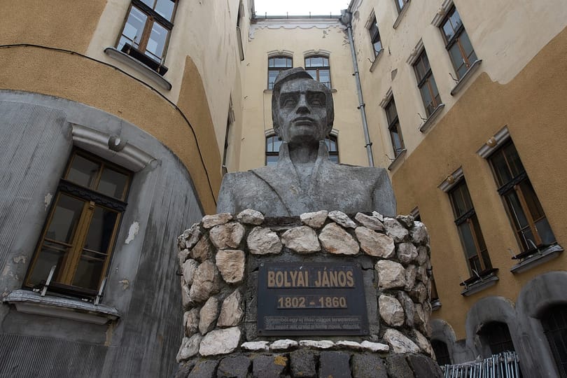 „Kár, hogy nagy talentuma használatlanul ásatott el” – 200 éve teremtett a semmiből új világot Bolyai János