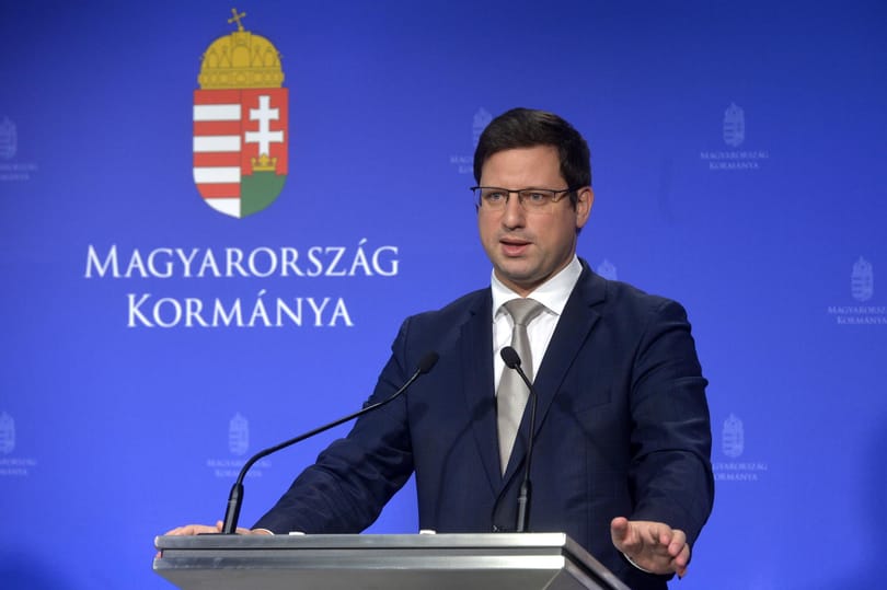 Gulyás Gergely: Zárt térben kötelezővé teszi a kormány a maszkhasználatot
