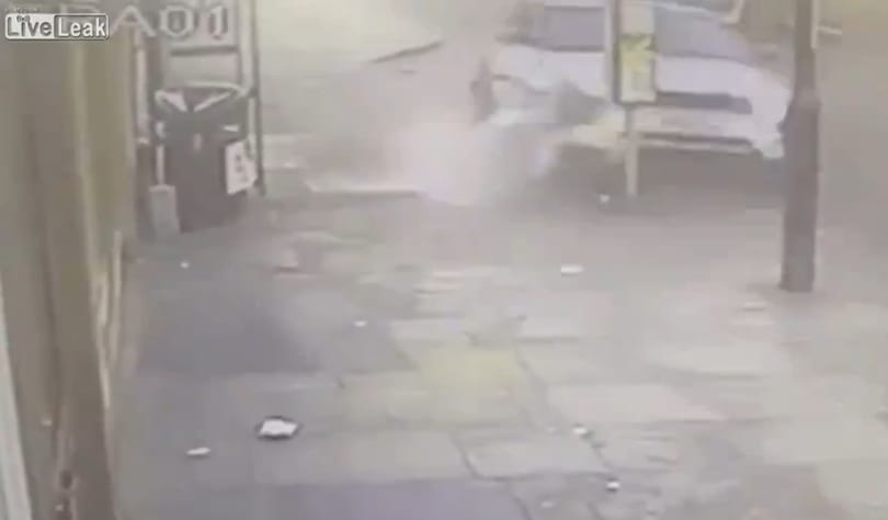 Videó: Van, amikor életet ment a busz késése