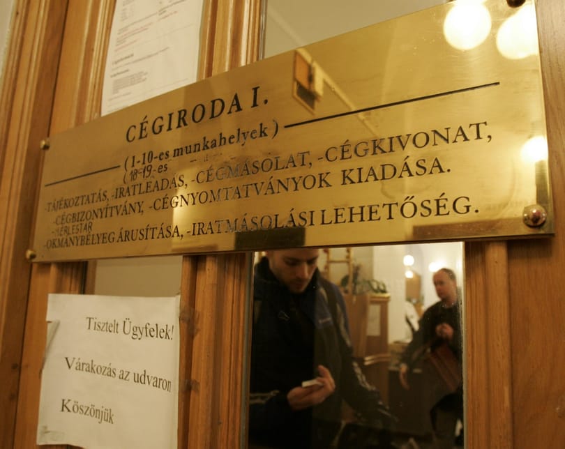 Kegyelmet kaptak, mégis hullanak a cégek, mint a legyek