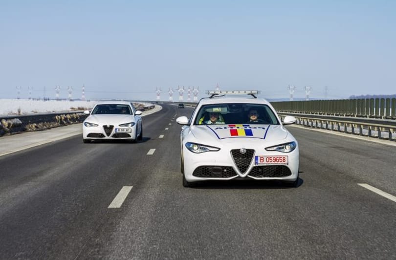 Most lehet kicsit irigykedni: a román rendőrök Alfa Romeo Giuliát kaptak