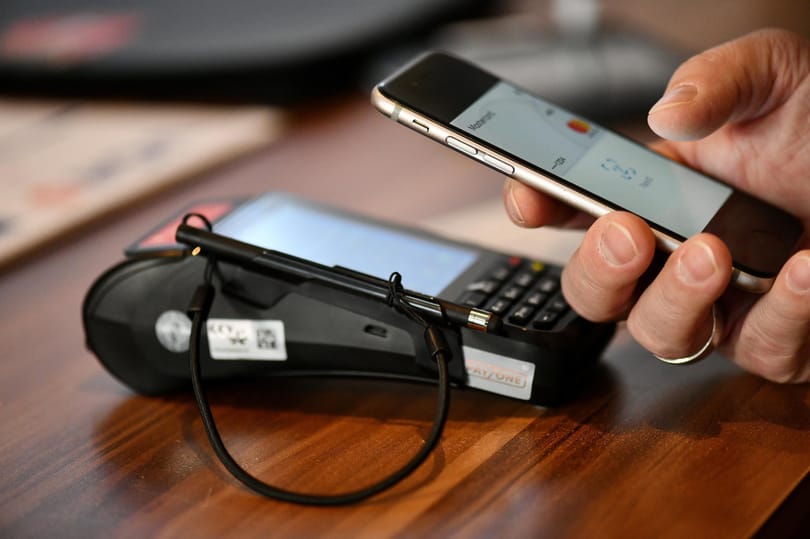 Hiába kérték a kereskedők, nem halaszt a kormány, kötelező lesz bevezetni az elektronikus fizetést