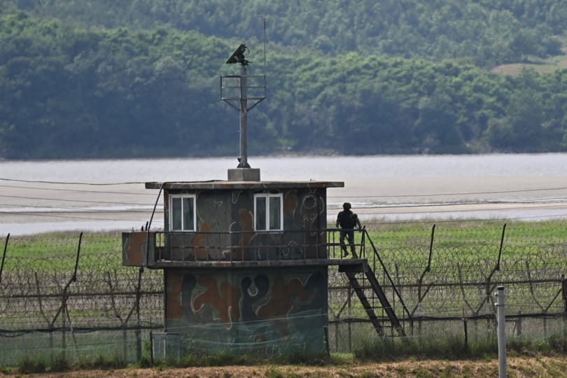 Észak-Korea elkezdte leszerelni a határ menti hangszóróit