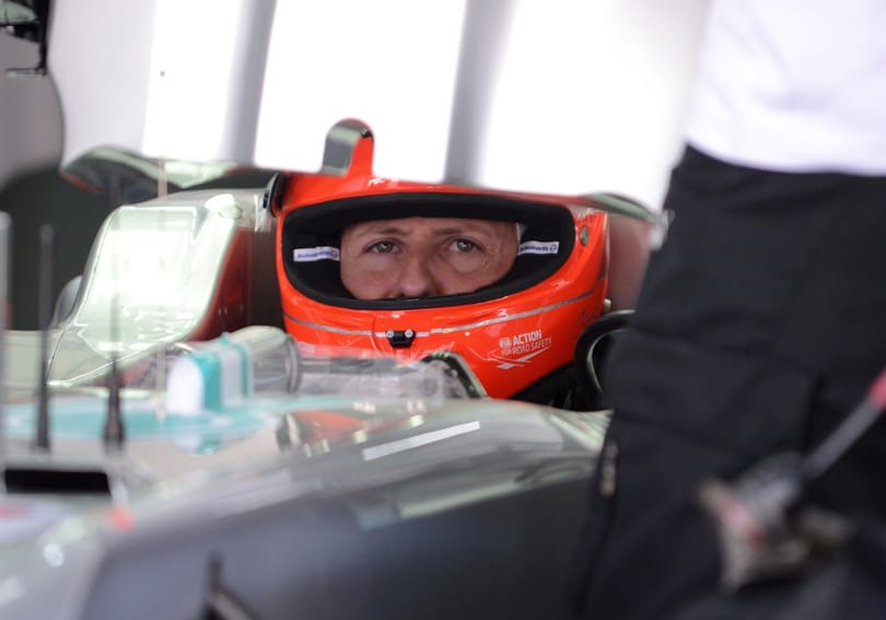 Schumacher szemkontaktust vesz fel