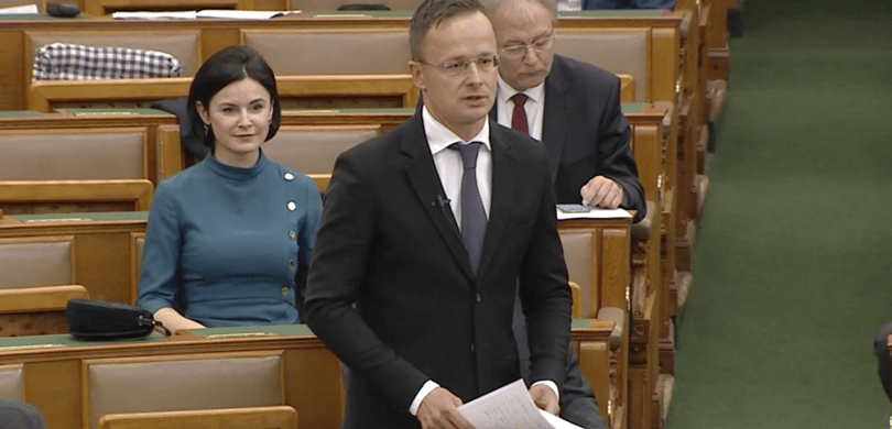 Szijjártó szerint olyan lélegeztetőgépeket hoztak be, amilyet az egészségügy kért