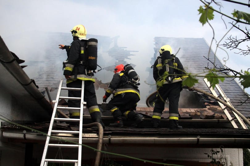 Fotók: villám csapott egy családi házba Öskün 