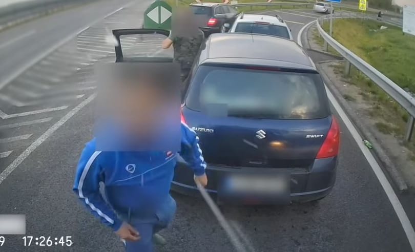 Ordibálás és köpködés lett egy kisebb közlekedési afférból – videó