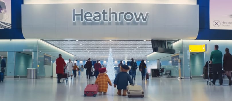 Idén is hazatérnek karácsonyozni a Heathrow reptér mackói – videó