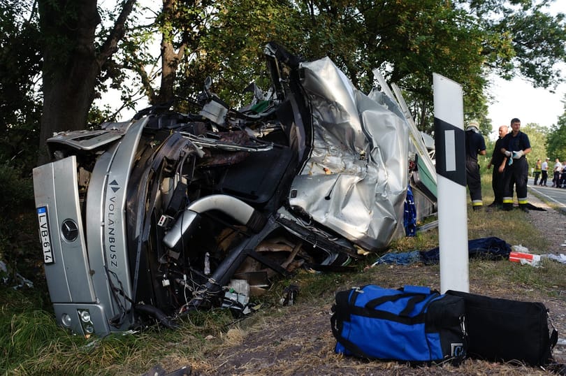 Halálos buszbaleset történt a 21-es úton